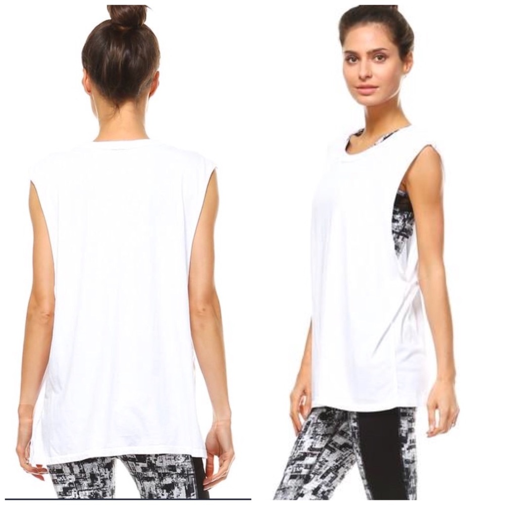 ❗️CLOSING SALE❗️White Sleeveless Raw Cut Tunic Top - Picture 2 of 2